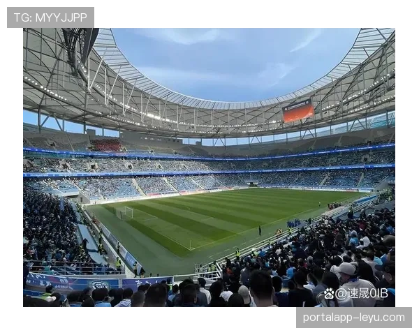 西甲新王加冕！球队历史性首夺冠军，球迷狂欢盛况空前