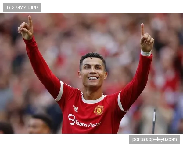 C罗荣耀回归曼联，持续提升球队竞争力，全新赛季备受期待